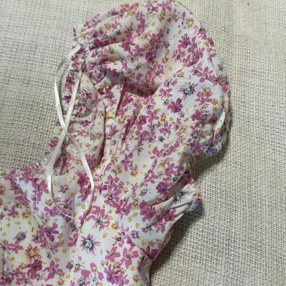 Princess Polly NWOT Romantic Flower Pattern Ruched Dress - Picture 5 of 15
